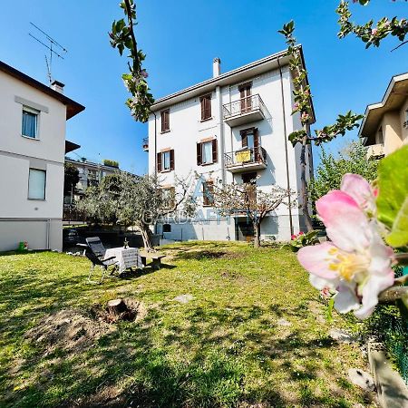 Ares Apartment - Vicino Al Lago Di Garda E Alla Stazione Treno Desenzano del Garda Kültér fotó