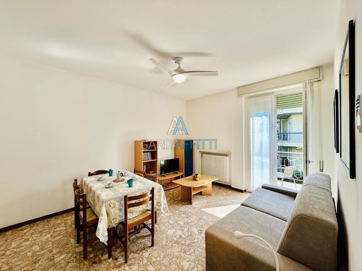 Ares Apartment - Vicino Al Lago Di Garda E Alla Stazione Treno Desenzano del Garda Kültér fotó