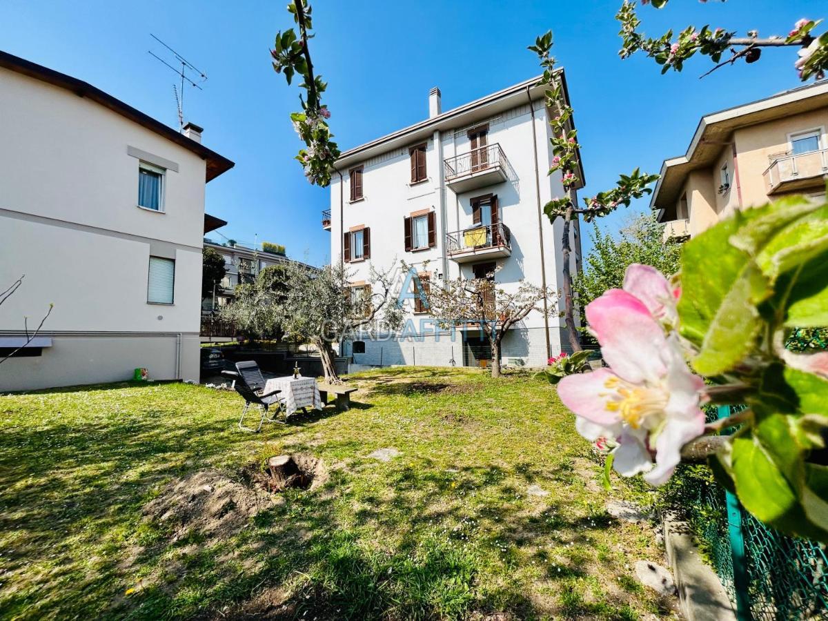 Ares Apartment - Vicino Al Lago Di Garda E Alla Stazione Treno Desenzano del Garda Kültér fotó