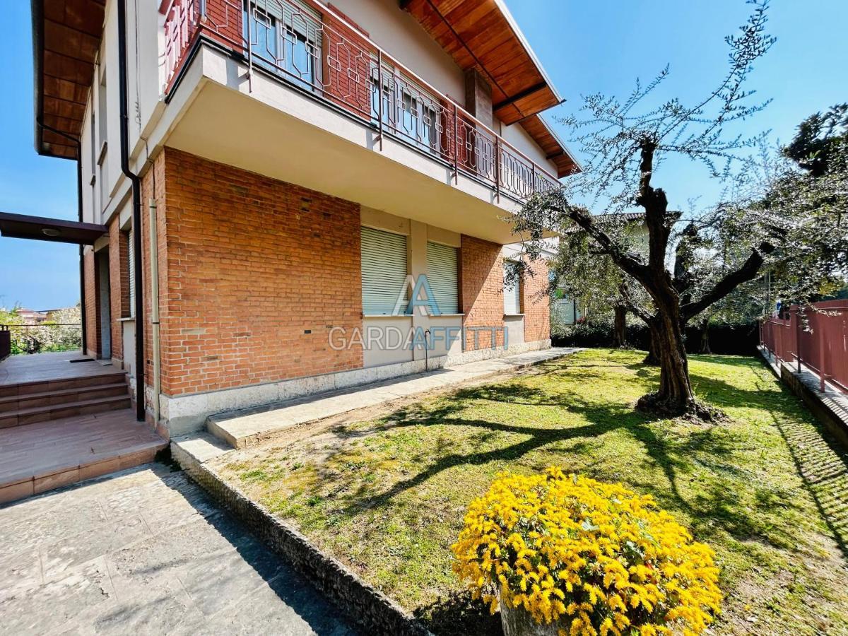 Ares Apartment - Vicino Al Lago Di Garda E Alla Stazione Treno Desenzano del Garda Kültér fotó