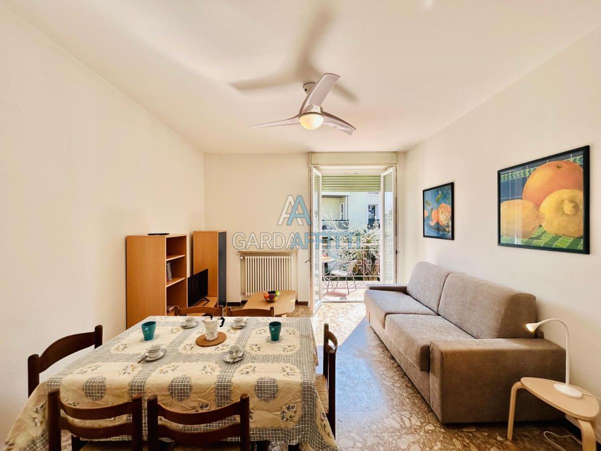 Ares Apartment - Vicino Al Lago Di Garda E Alla Stazione Treno Desenzano del Garda Kültér fotó