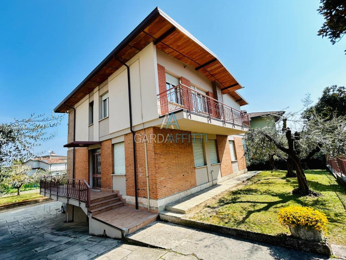 Ares Apartment - Vicino Al Lago Di Garda E Alla Stazione Treno Desenzano del Garda Kültér fotó