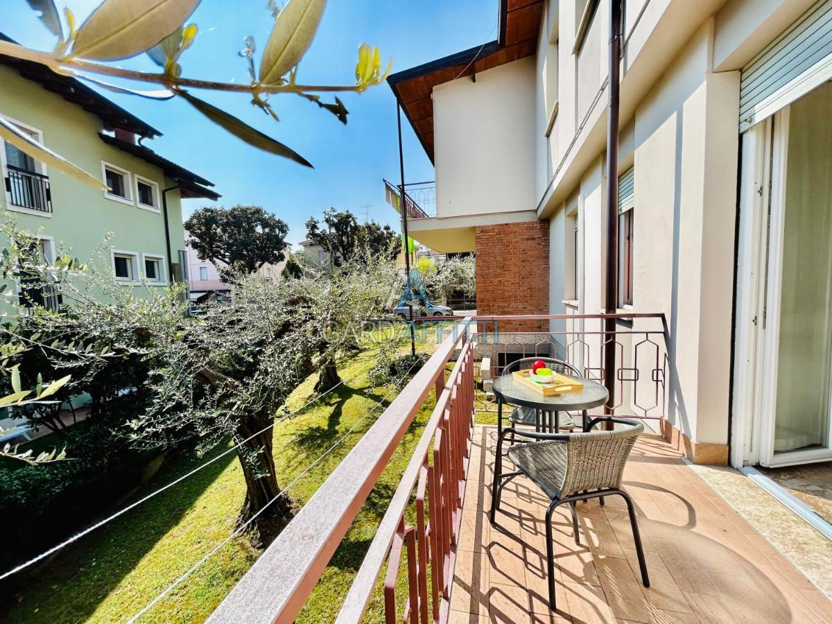 Ares Apartment - Vicino Al Lago Di Garda E Alla Stazione Treno Desenzano del Garda Kültér fotó